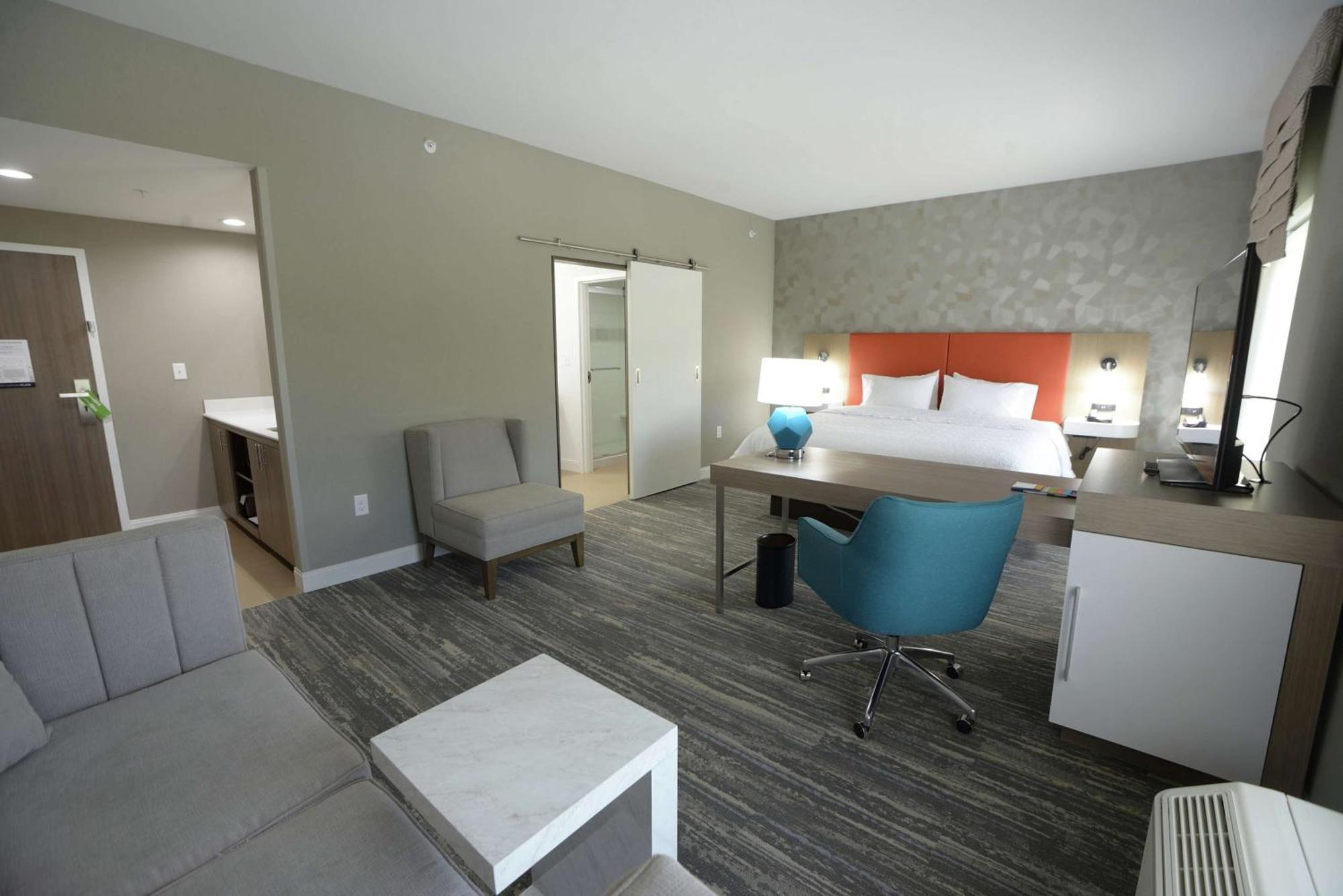 Hotel Hampton & City/quail Springs 3*