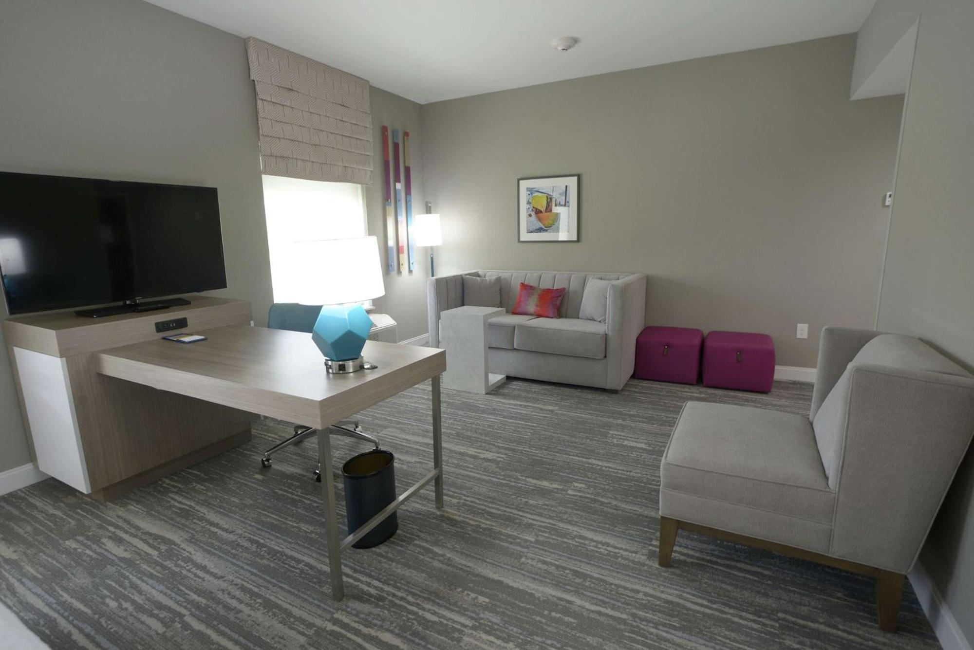 Hampton & City/quail Springs Hotel 3*